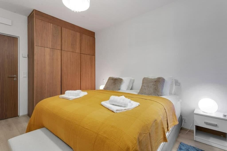 Room, Premium Downtown Queen Apartment KARTULI