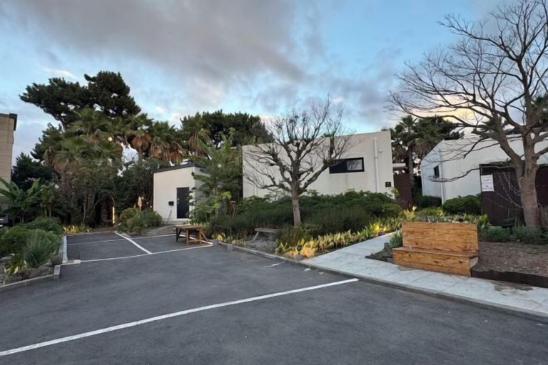 Exterior 3, Dodu trophycal Pool Villa near by Airport, Jeju