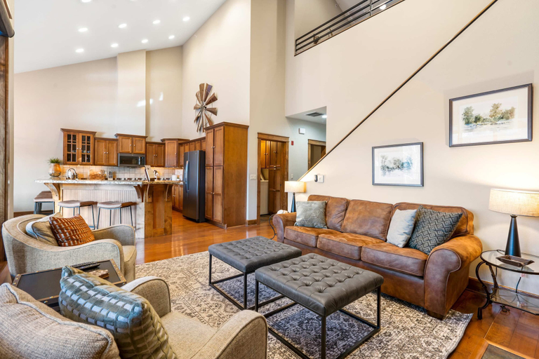 Others 4, Penthouse 7 on Taneycomo - Chic Waterfront Condo!, Taney