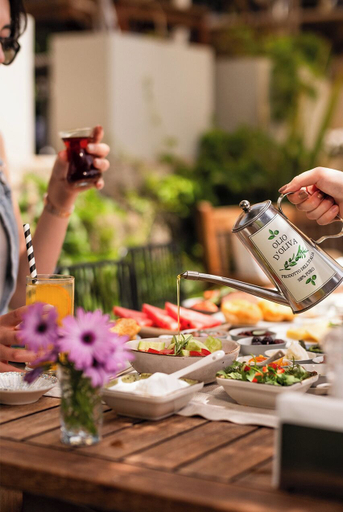 Food & Drinks