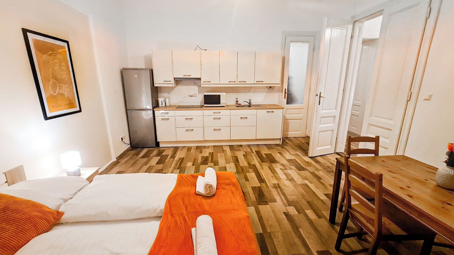 Room 4, Classic 2BR Viennese Apt Near Downtown, Wien