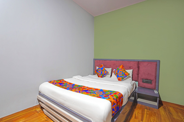 Room 2, Via Arya, Pune