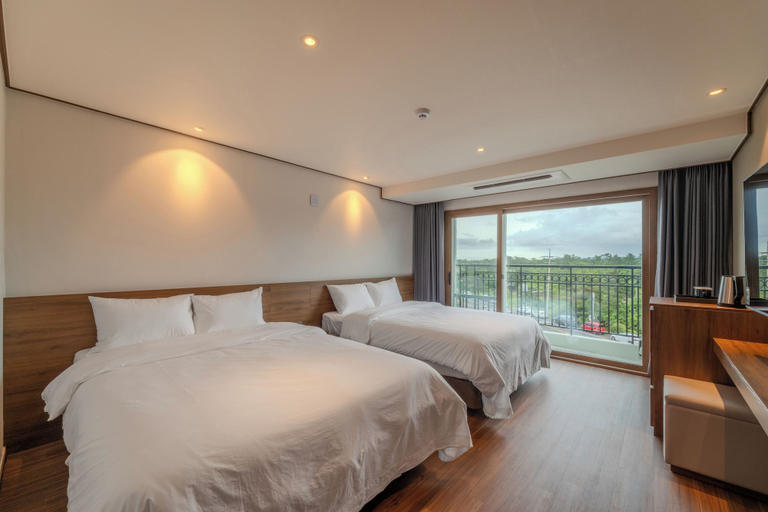 Room 4, Wavejeju Hotel & Resort, Jeju
