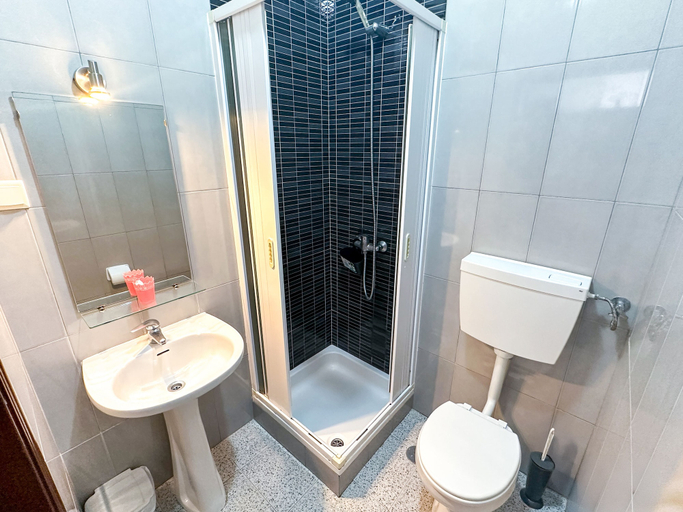 Bathroom, Residencial Boavistense by Umbral, Odemira
