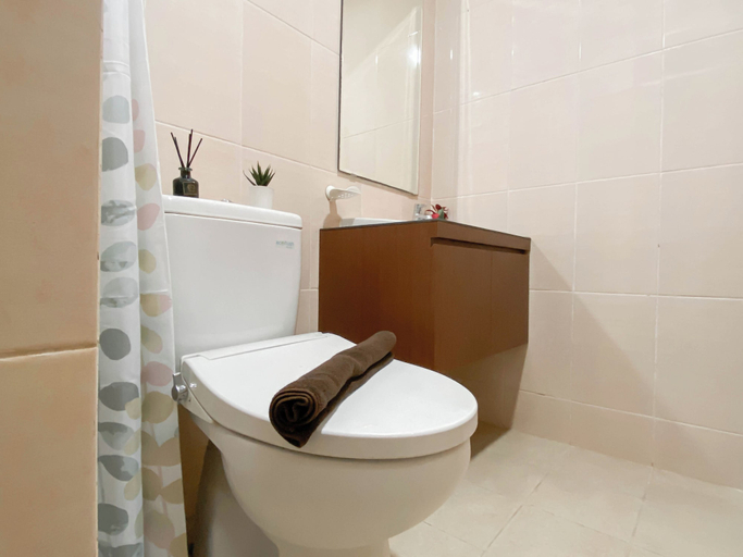 Bathroom 2, 1Br Apartment Near Citywalk At Oasis Cikarang, Cikarang