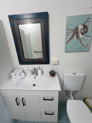 Bathroom, City Unit 4 Walk to Esplanade, Cairns
