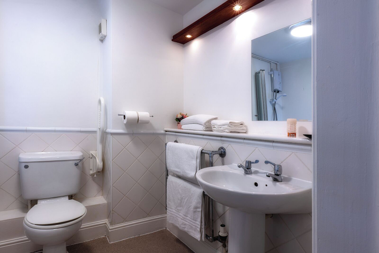 Bathroom 5, Club Wokingham Hotel, Wokingham