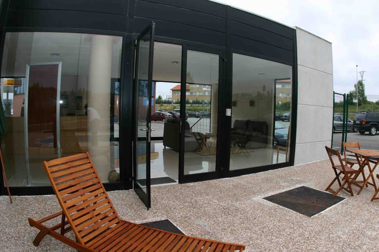 Exterior & Views