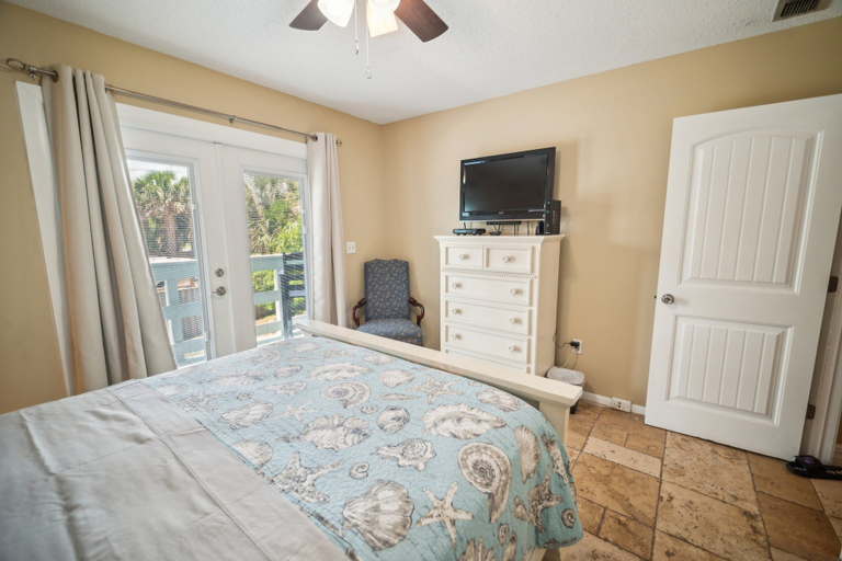 Room 3, Charming Coastal Retreat Steps From Beach 3 Bedroom Home, Saint Johns