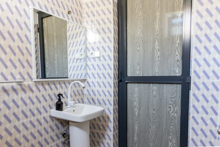 Bathroom 4, Saba house 24, Kusini