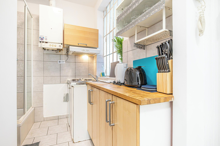 Private kitchen 5, Cozy 1BR Apt Great for Long Stays, Wien