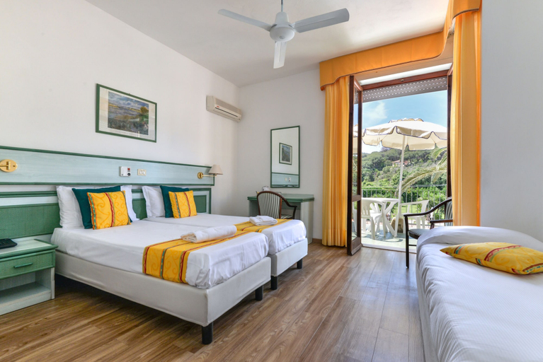 Room 5, Hotel in Capoliveri with private beach, Livorno