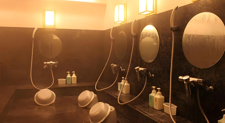Bathroom 3, Housen Soka, Sōka