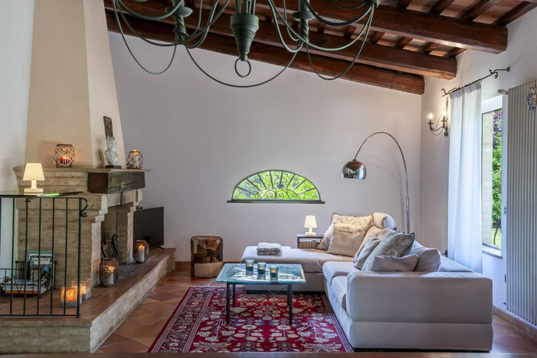 Room 4, Casale Belvedere 8 1 by Marche Holiday Villas, Pesaro E Urbino