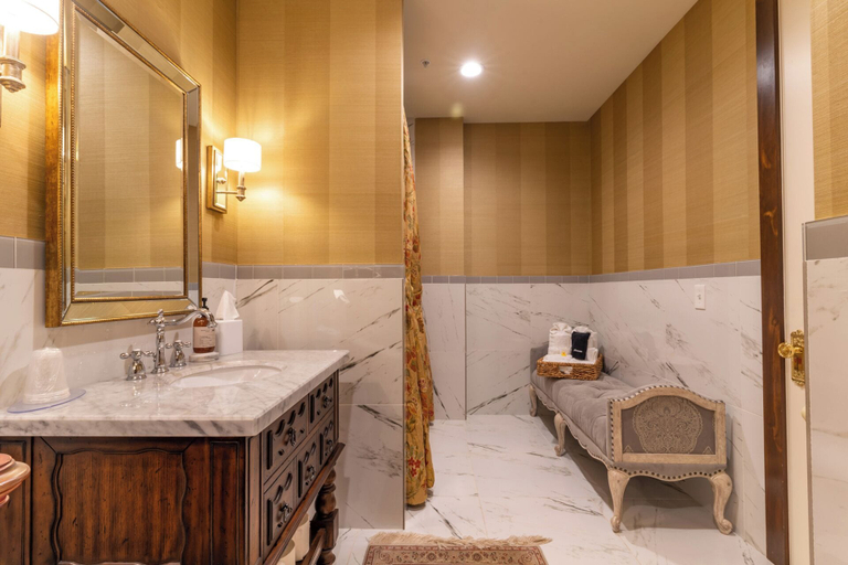 Bathroom 5, P.A. Smith Hotel, Grimes