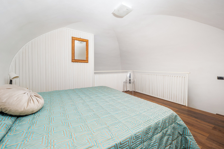 Room 5, Casa Mirty, Napoli