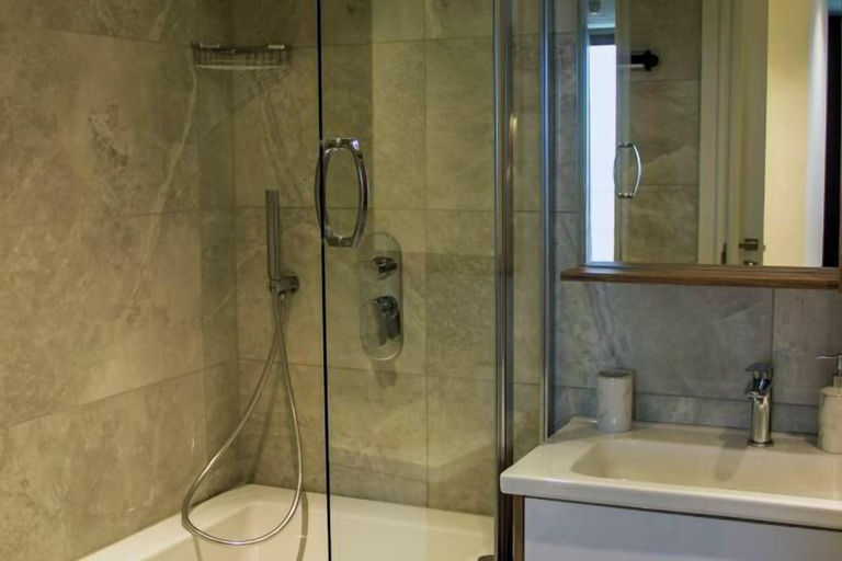 Bathroom, Mercury Apartment 23rd Floor - Skydream Getaways, St Julian's