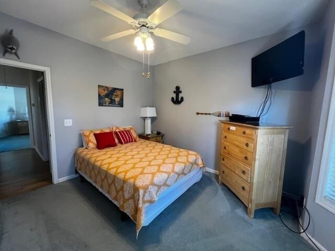 Room 5, 324 Lakeside 3 Bedroom Home by RedAwning, Horry