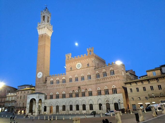 Room 2, Penthouse in Siena s Heart With Elevator Parking, Siena