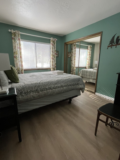 Room 5, 121m The Meadow Drive Home 5 Bedroom Home, Douglas