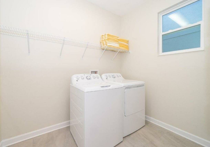 Interior 2, Sleeps 17 - Luxury 6bdhome With Pool Storey Lake, Osceola