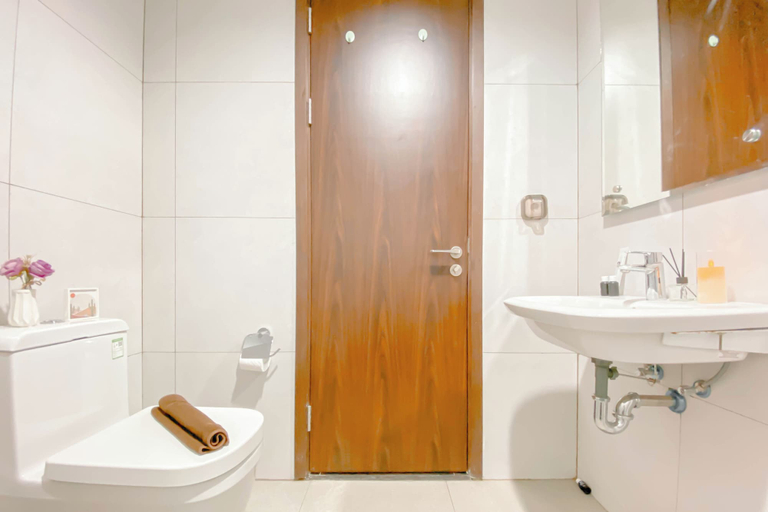 Bathroom 5, Strategic And Homey Studio At Lrt City Bekasi Apartment, Bekasi