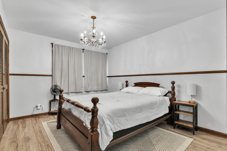 Room 2, Lakefront Escape On Lake Hudson 5 Bedroom Cabin, Pet Friendly!, Mayes