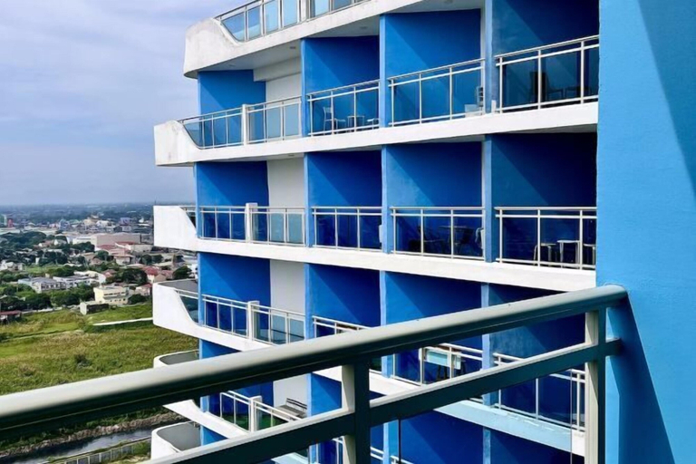 Exterior 3, 2 BR Penthouse w/ Wide Balcony and 7ft Billiards, San Fernando City