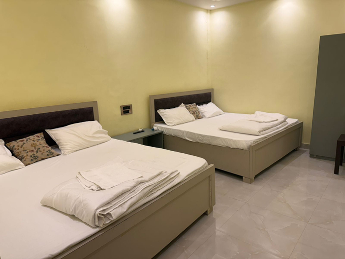 Room 2, Hotel Ramarsh Palace, Faizabad