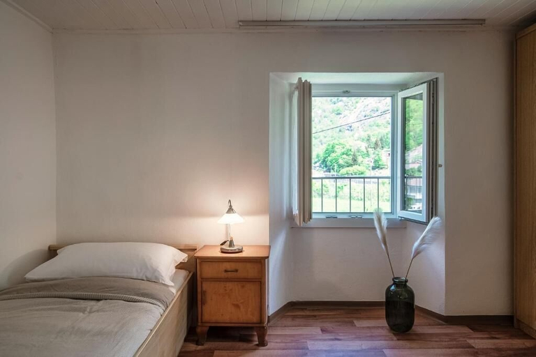 Bedroom 1, Stèla, Leventina