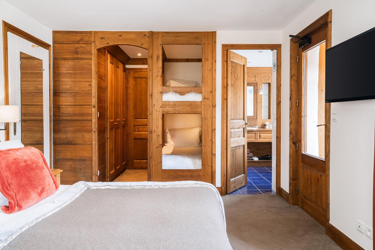Bedroom 2, La Maison Hotel Les Peupliers, Savoie