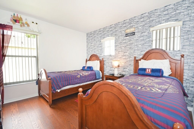 Room 3, Lakeside Villa 5 Bedroom Home, Polk