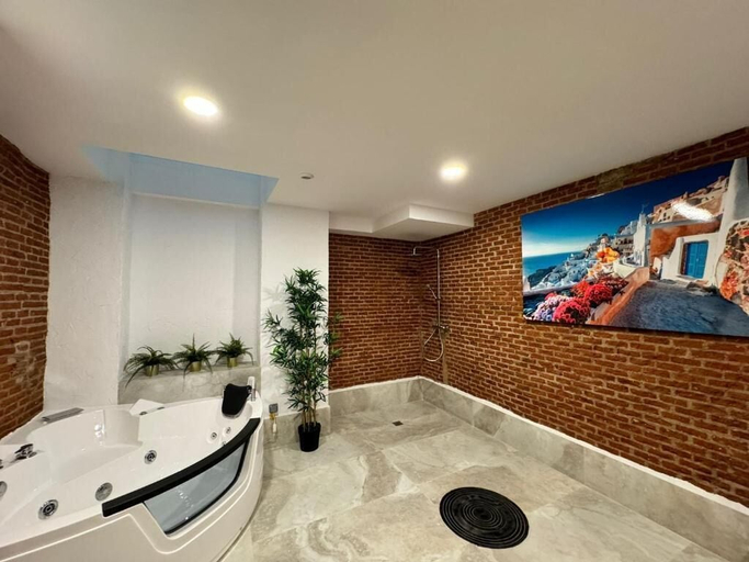 Bathroom 2, Oshun Ave Maria, Madrid