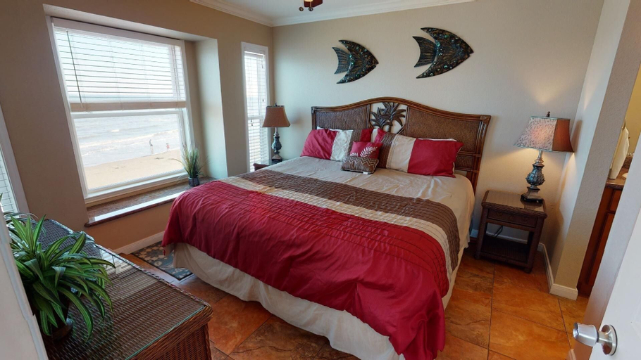 Room 2, Seascape 1211 2 Bedroom Condo by RedAwning, Galveston