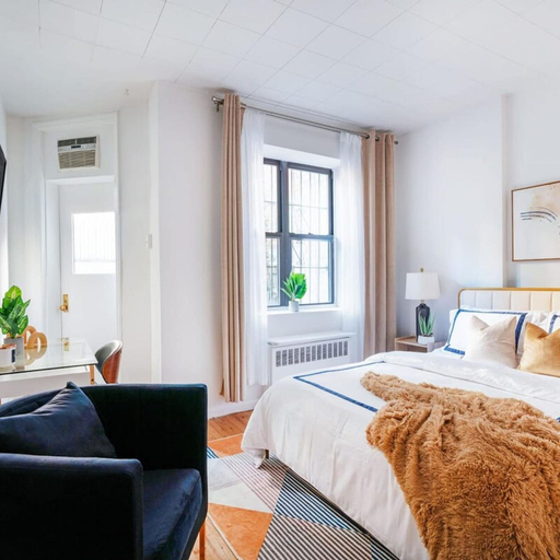 Room 1, 74-1c New Studio With Private Outdoors - GYM, New York