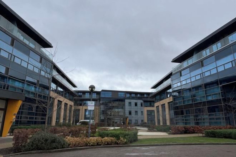 Exterior 4, Modern 1 Bed Apt Near Ascot- with parking, Bracknell Forest