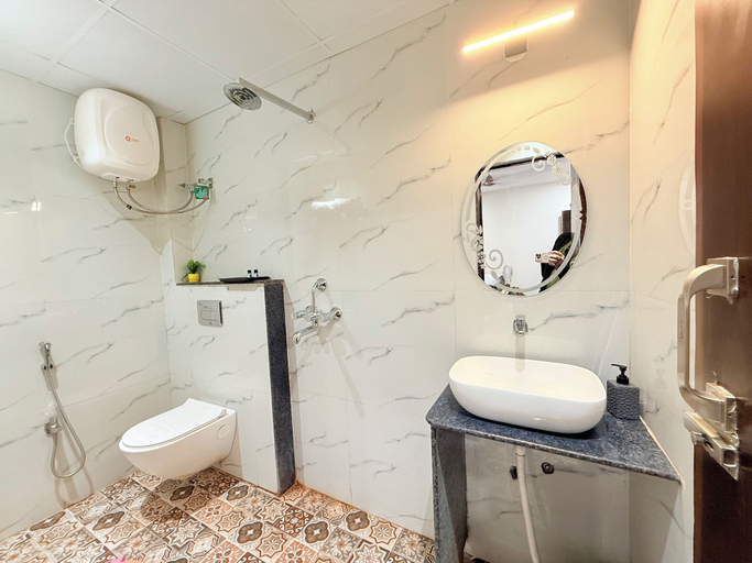 Bathroom 2, Hotel Ocean Grand, Varanasi