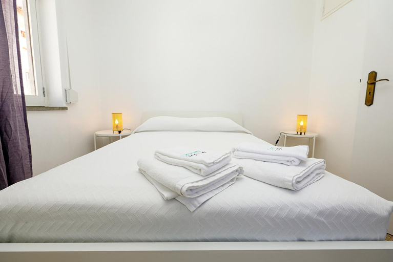 Room 5, C21 - Camachinhos Downtown Lagos, Lagos