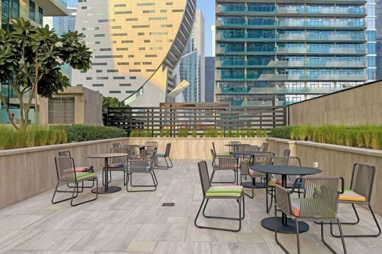 Interior 4, bnbme Luxurious Canal View Apt w/ Pool & Gym, Dubai