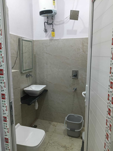 Bathroom 2, Krishna Inn, Kaushambi