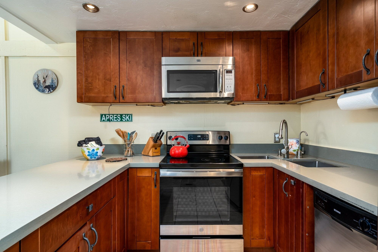 Private kitchen 3, Creekside Condo 3 2 Bedroom Home by Bear Valley Vacation Rentals, Alpine