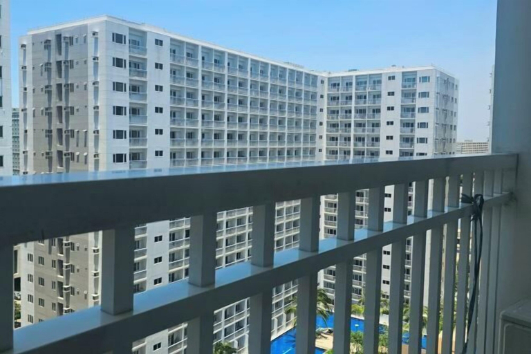 Exterior 2, Hannah's Crib at Shore Residences with Balcony and Pool View, Pasay City