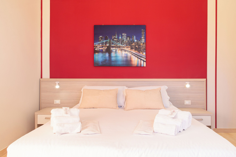 Room 2, Syraka Hotel LR Collection, Syracuse