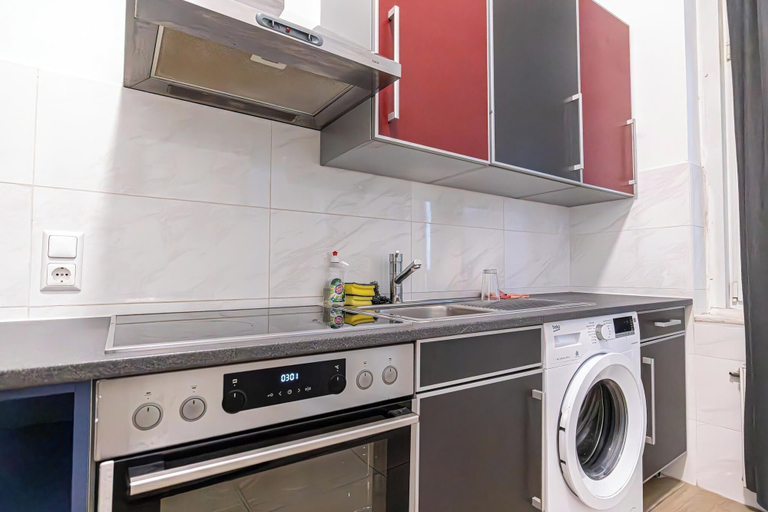 Private kitchen 3, Spacious 5BR Apt Close to Augarten, Wien