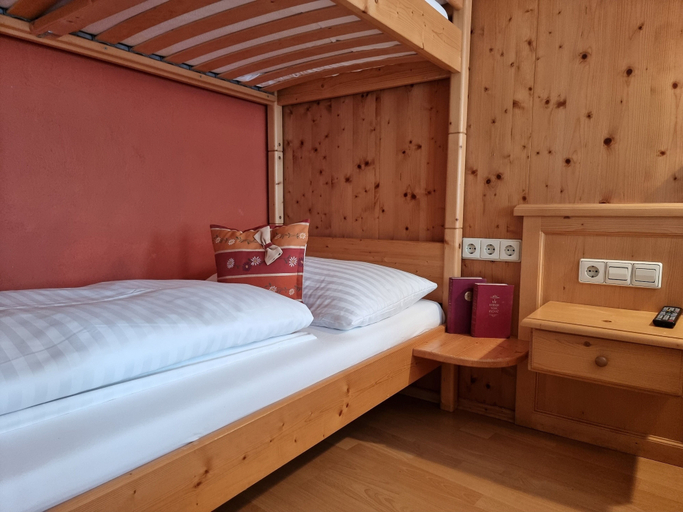 Bedroom 3, Hotel Karnischer Hof, Villach Land
