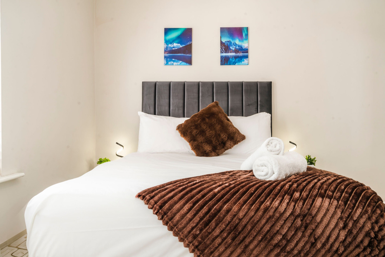 Room 3, Cosy 4-bed - Sleeps 7, Garden & Pet-friendly, Birmingham