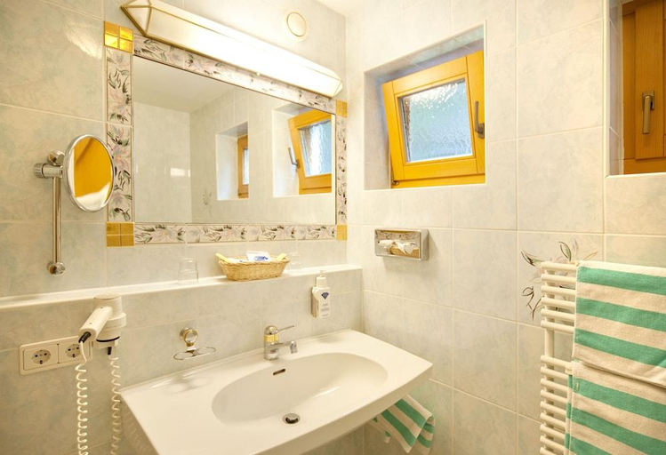 Bathroom 5, Alpenbad Hohenhaus, Schwaz