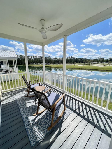 Terrace/patio 5, Island Oaks RV Resort, Baker