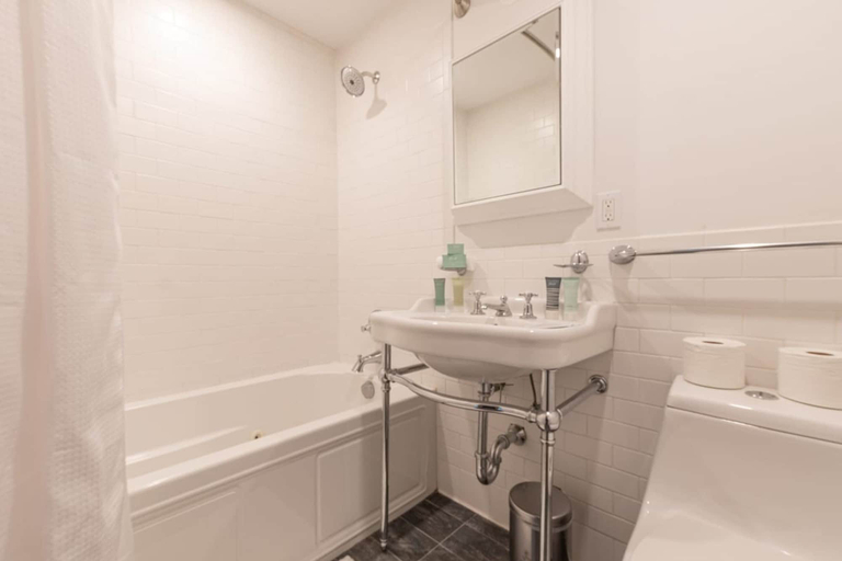Room 4, Hawthorn I by Rove Travel 3BR Duplex Loft, New York