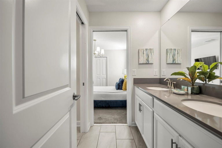 Bathroom 5, 681-Sticks, Osceola
